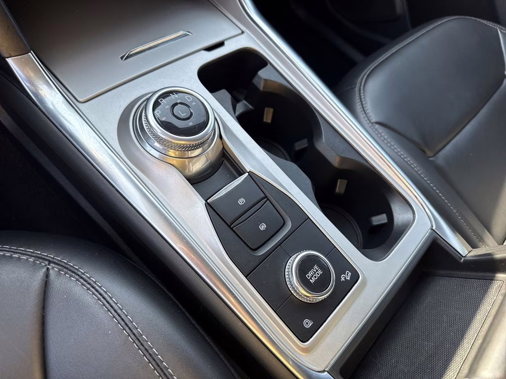 2022 Star White Metallic Tri-Coat Ford Explorer XLT 4X4 SUV