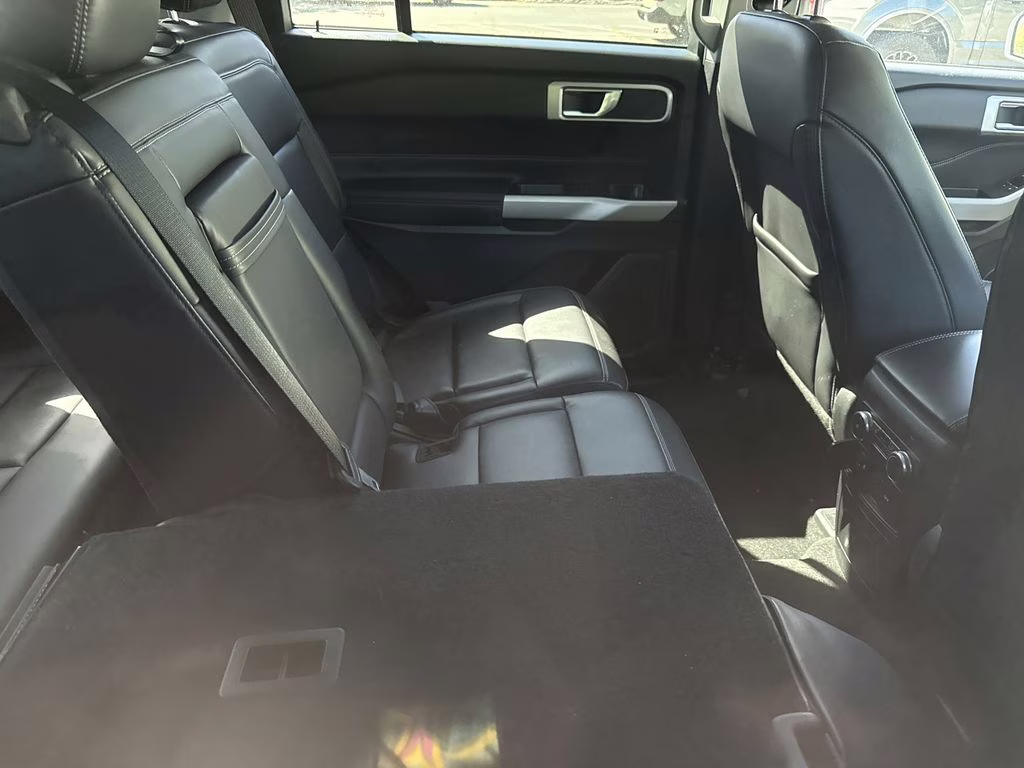 2022 White Metallic Ford Explorer XLT 4X4 SUV