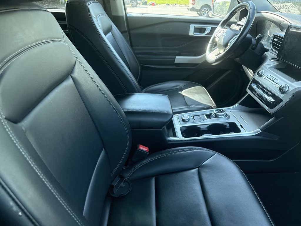 2022 White Metallic Ford Explorer XLT 4X4 SUV