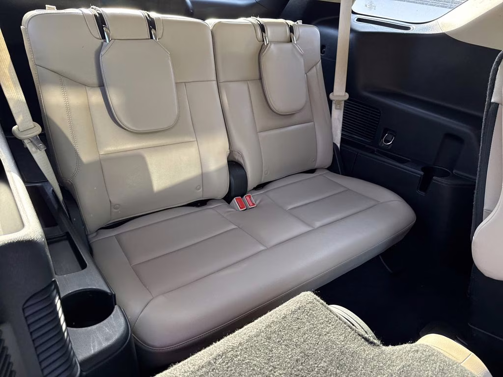 2022 White Metallic Ford Explorer Limited 4X4 SUV