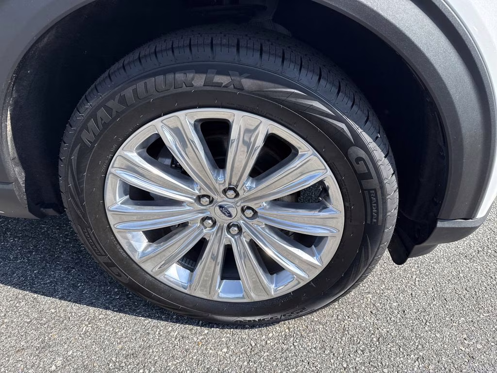 2022 White Metallic Ford Explorer Limited 4X4 SUV