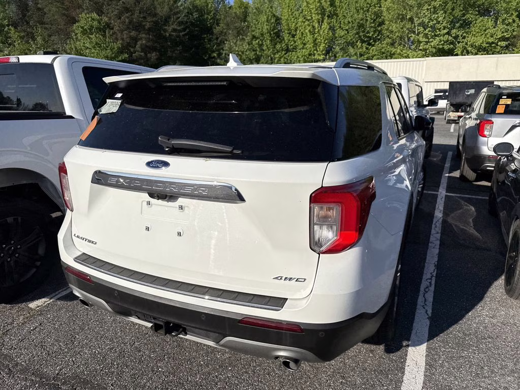 2022 White Metallic Ford Explorer Limited 4X4 SUV