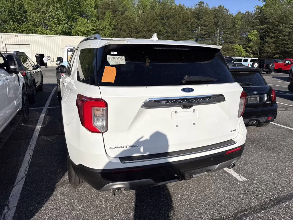 2022 White Metallic Ford Explorer Limited 4X4 SUV