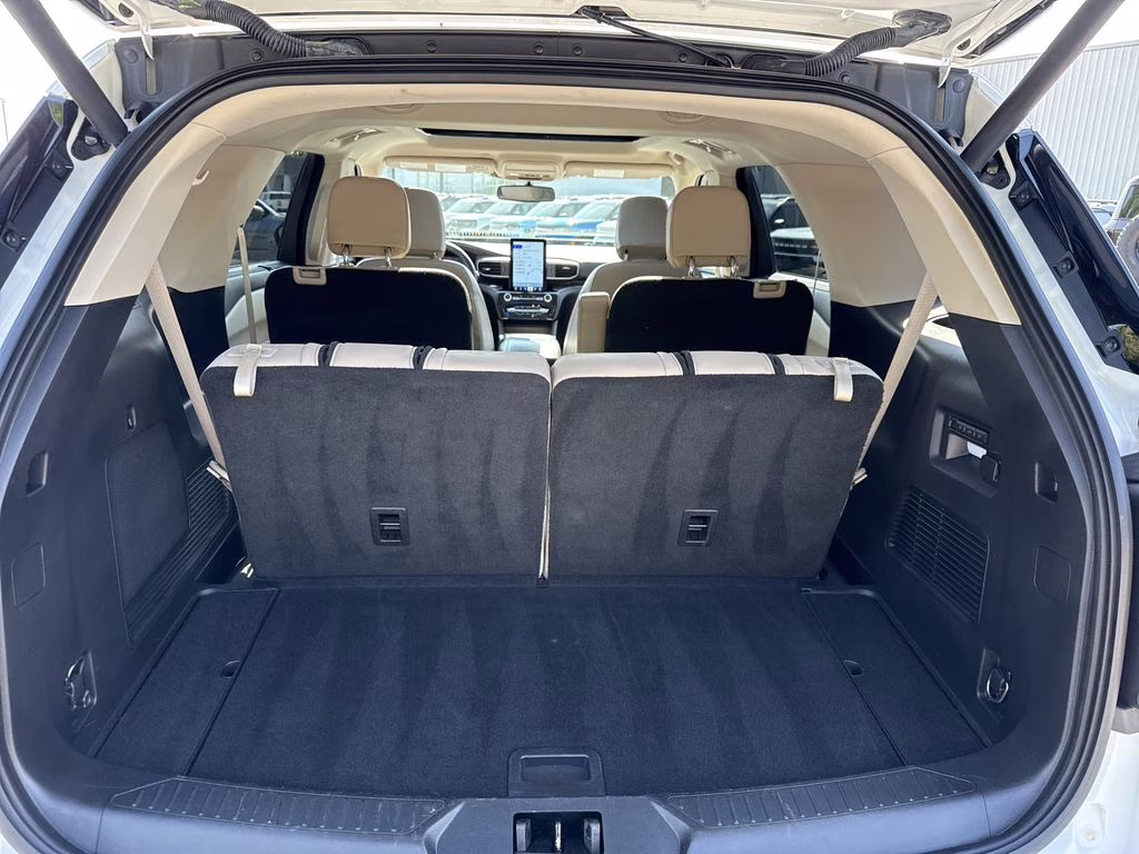 2022 White Metallic Ford Explorer Limited 4X4 SUV