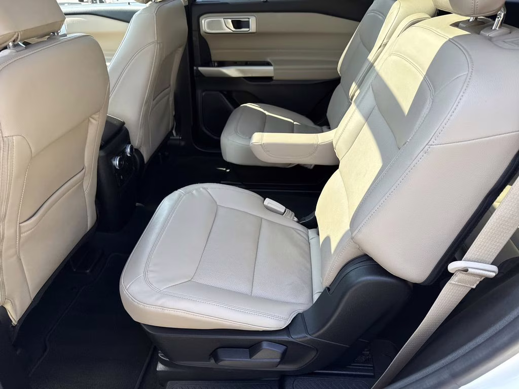 2022 White Metallic Ford Explorer Limited 4X4 SUV