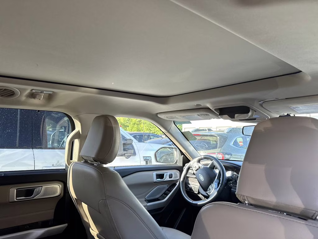 2022 White Metallic Ford Explorer Limited 4X4 SUV