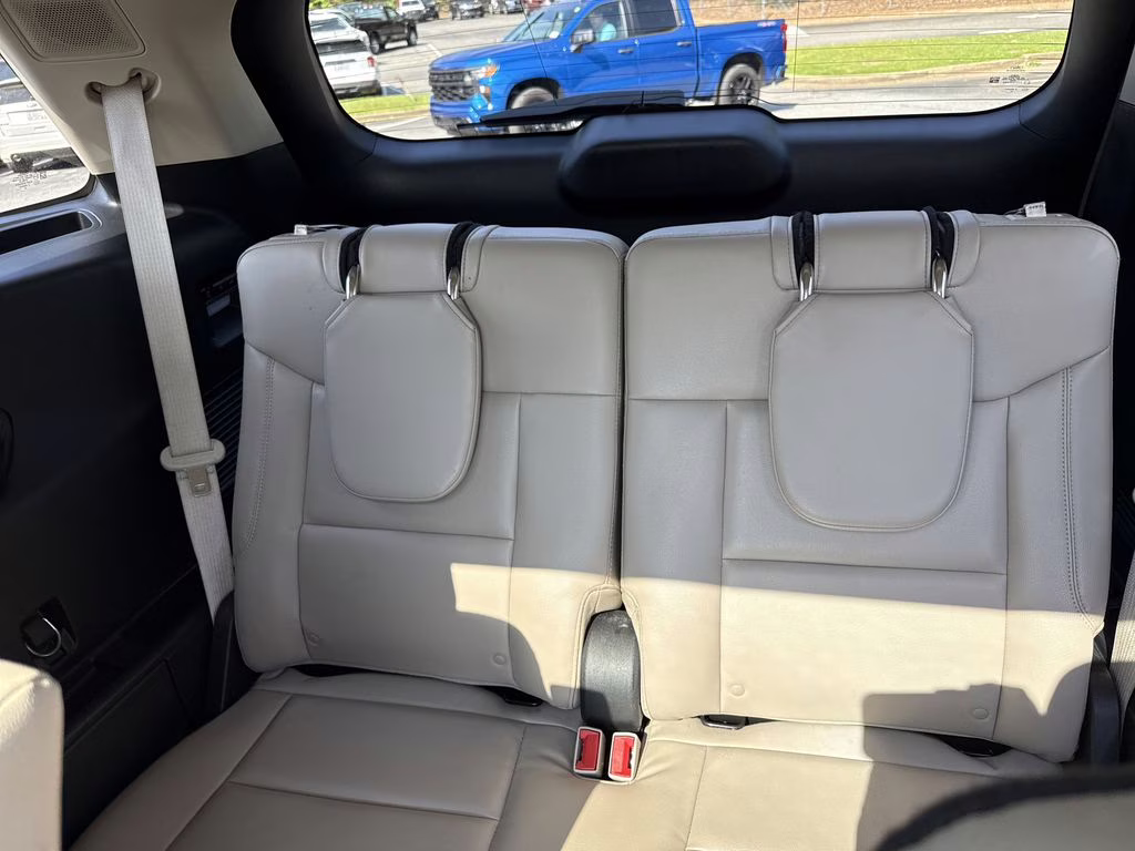 2022 White Metallic Ford Explorer Limited 4X4 SUV