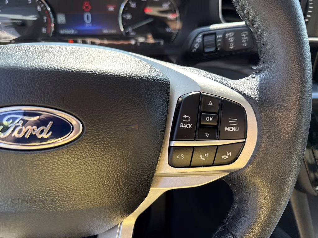 2022 White Metallic Ford Explorer Limited 4X4 SUV