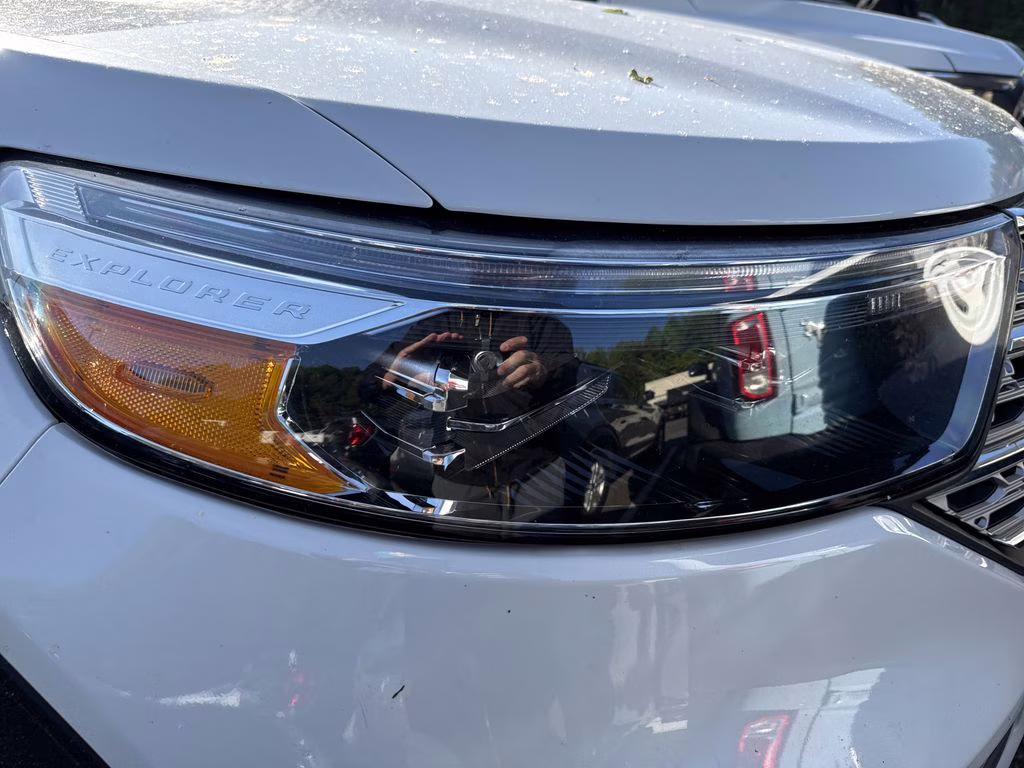 2022 White Metallic Ford Explorer Limited 4X4 SUV