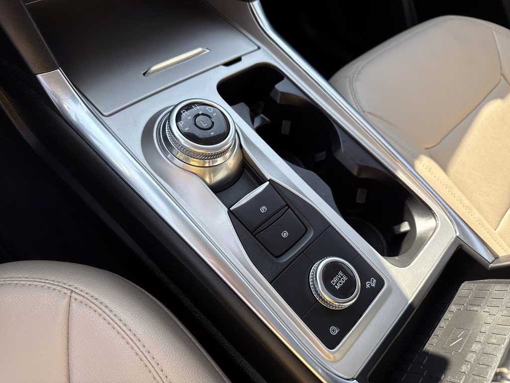 2022 White Metallic Ford Explorer Limited 4X4 SUV