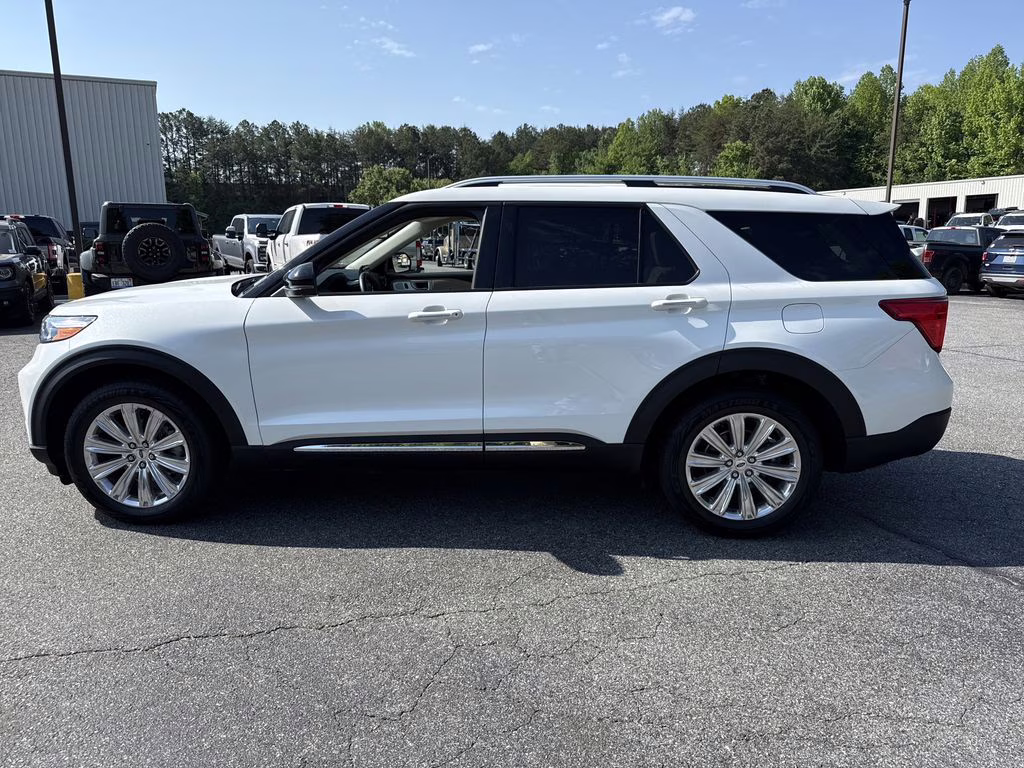 2022 White Metallic Ford Explorer Limited 4X4 SUV