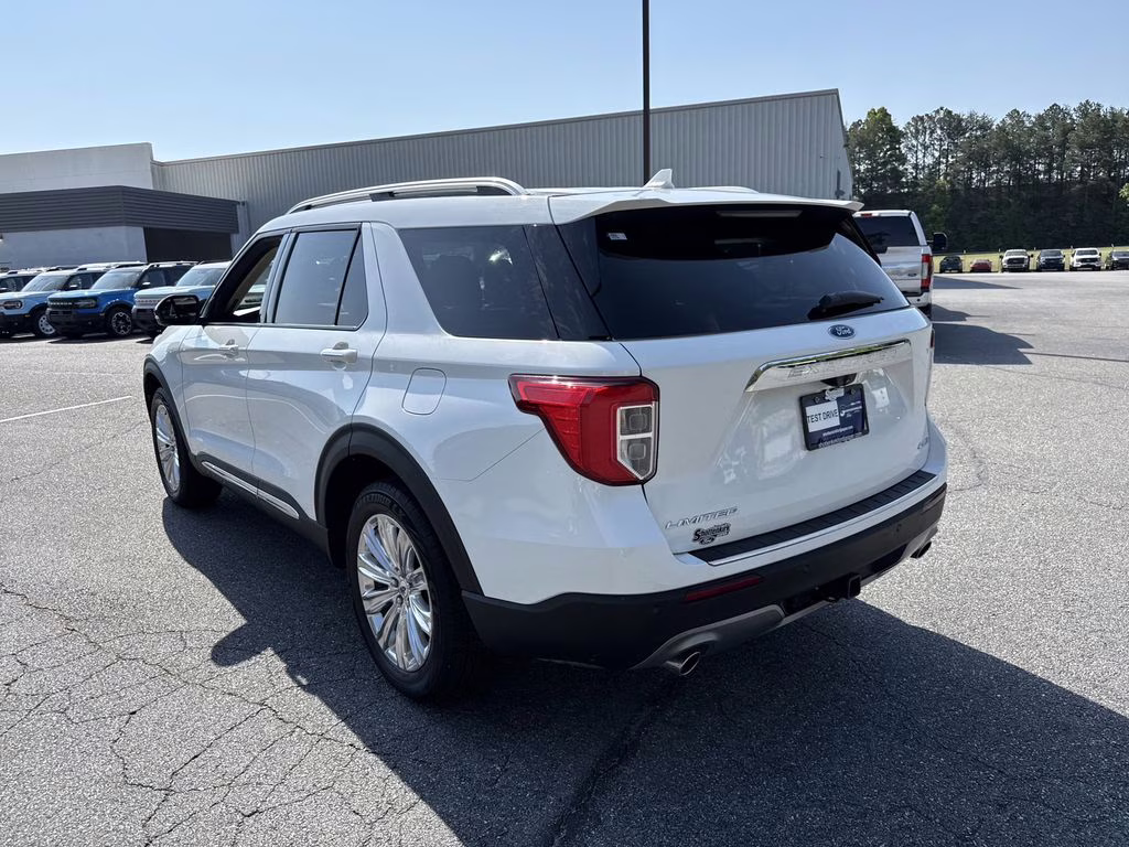 2022 White Metallic Ford Explorer Limited 4X4 SUV