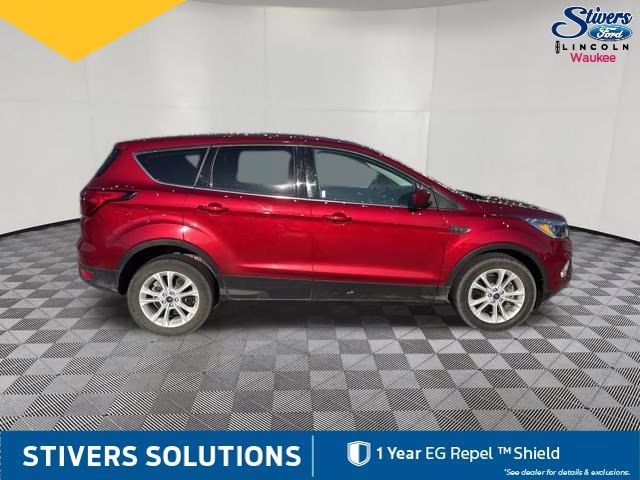 2019 Ruby Red Metallic Ford Escape SE 4X4 SUV