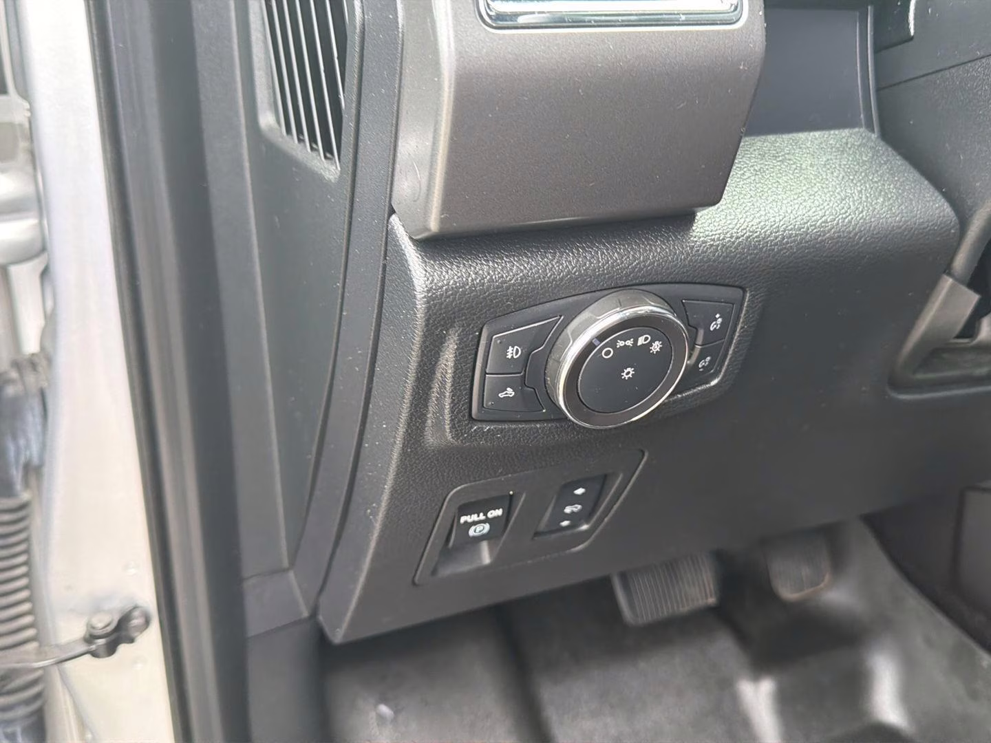 2016 Ingot Silver Metallic Ford F-150 XLT 4X4 Truck