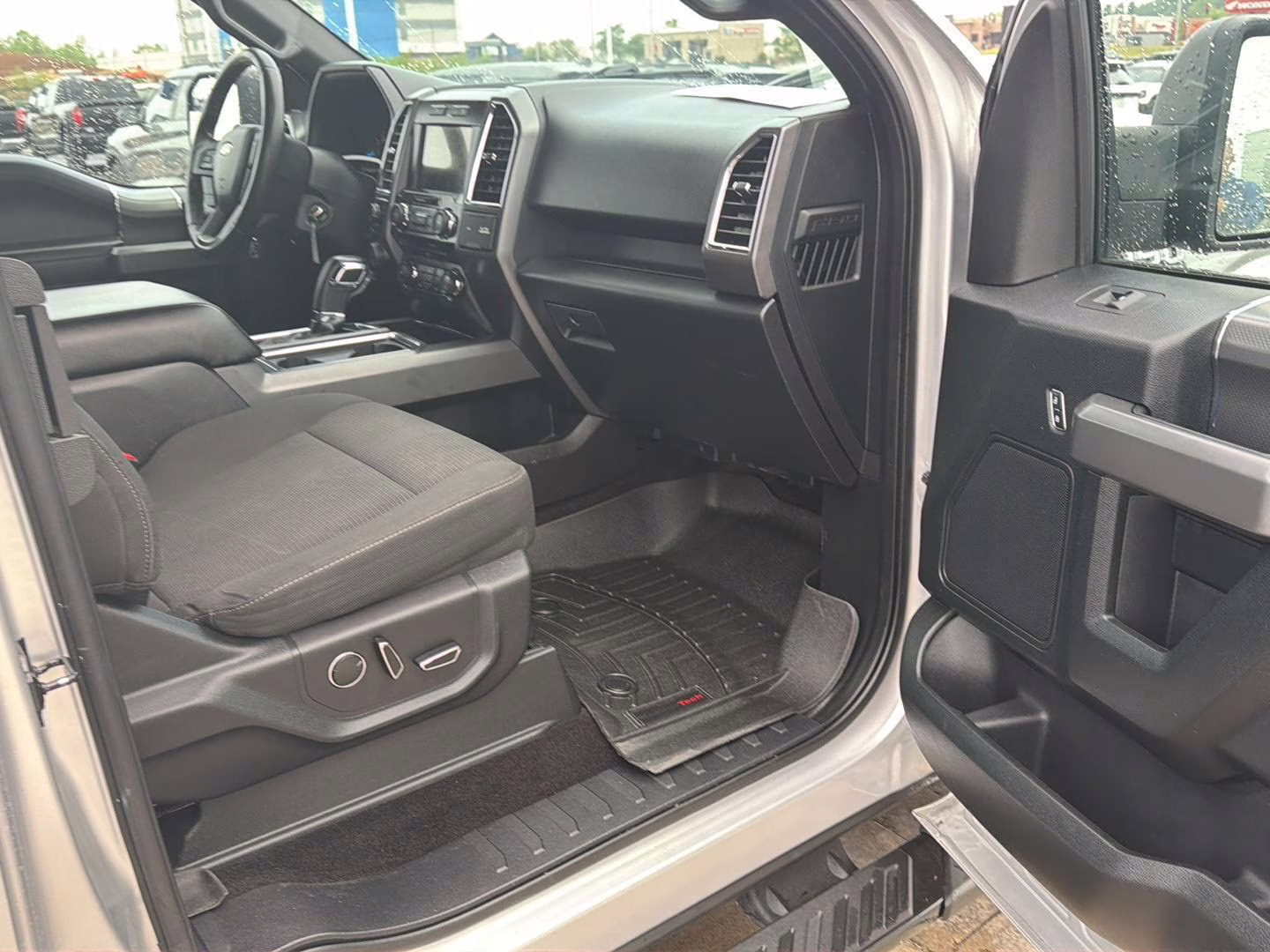 2016 Ingot Silver Metallic Ford F-150 XLT 4X4 Truck
