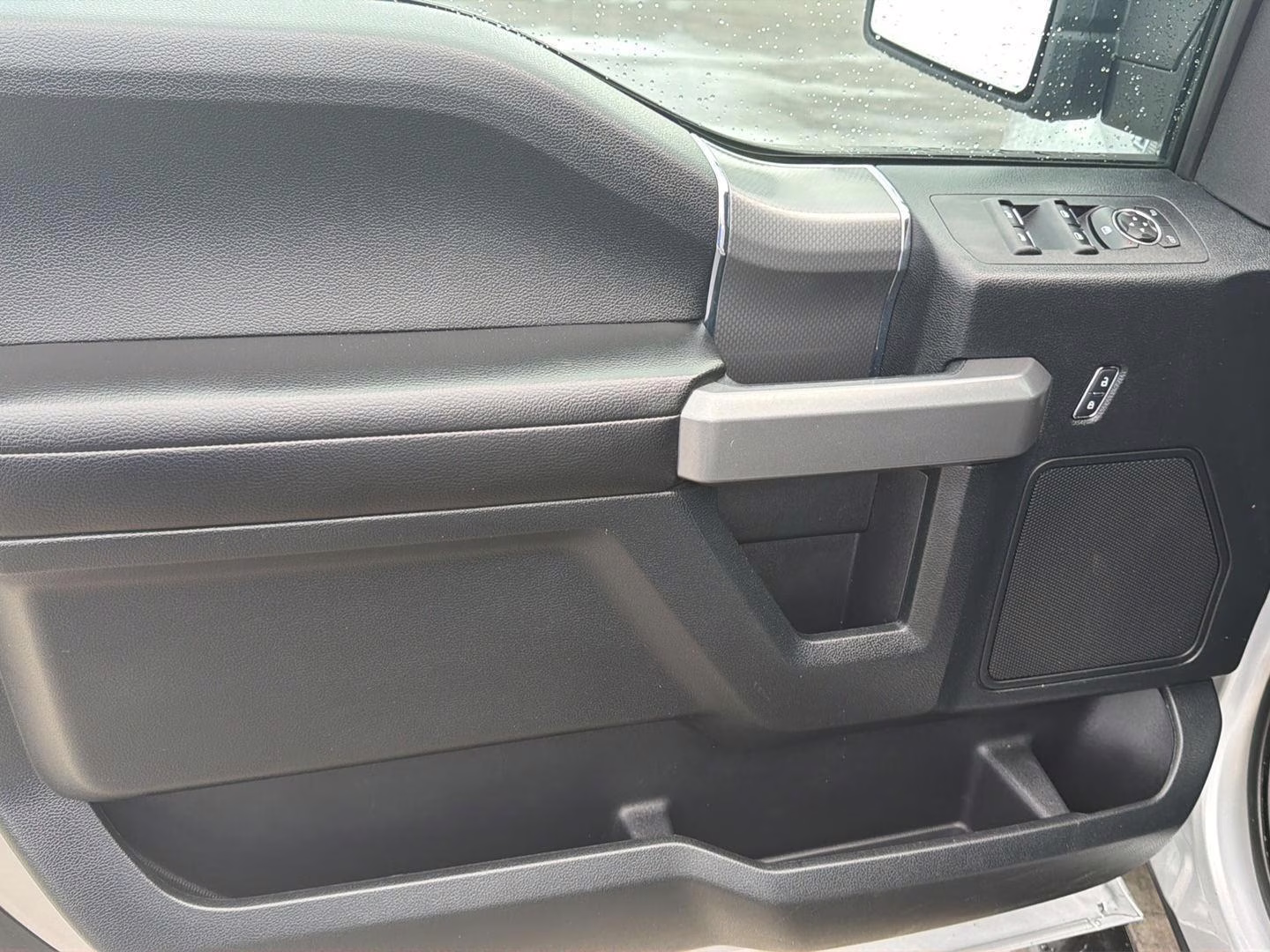 2016 Ingot Silver Metallic Ford F-150 XLT 4X4 Truck