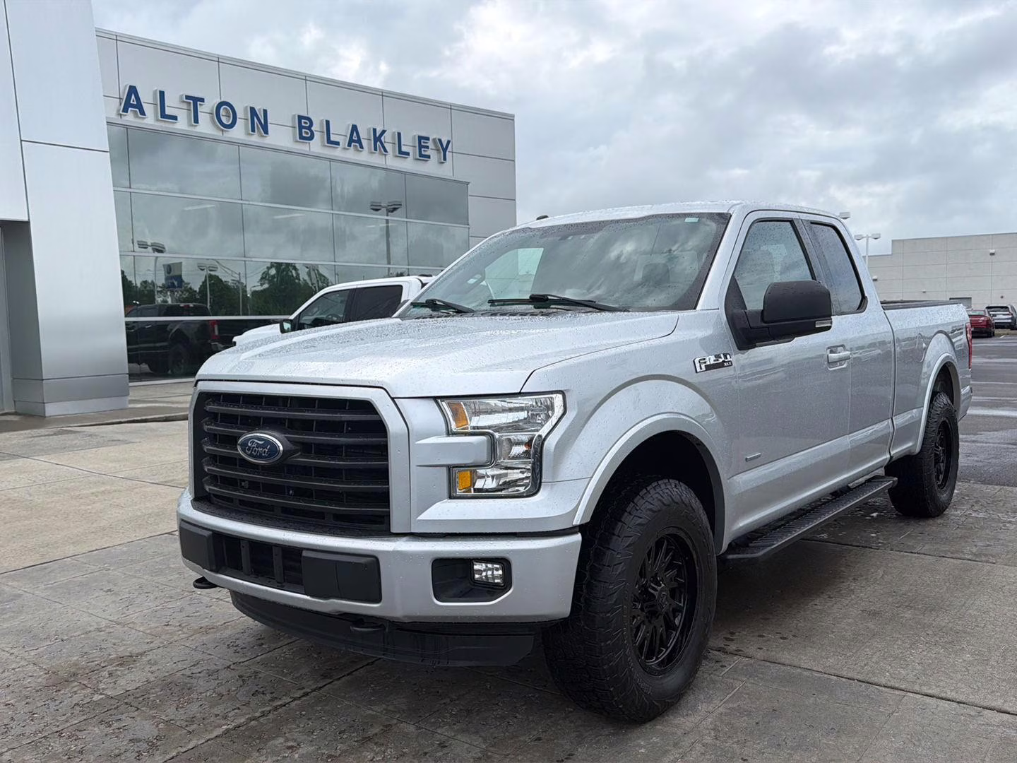 2016 Ingot Silver Metallic Ford F-150 XLT 4X4 Truck