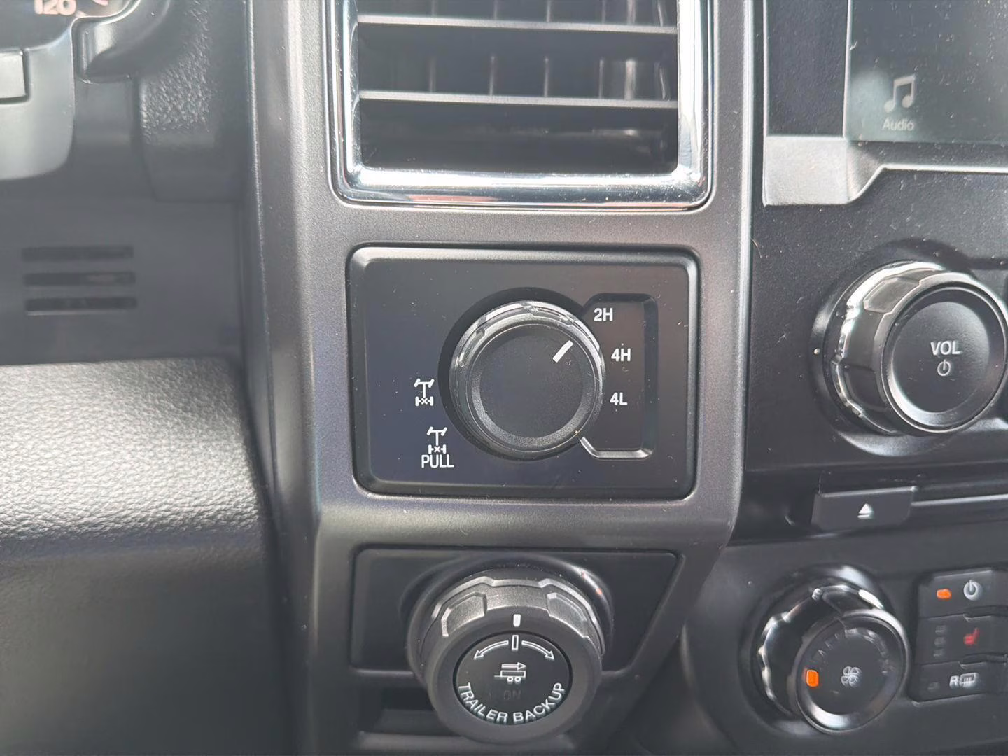 2016 Ingot Silver Metallic Ford F-150 XLT 4X4 Truck