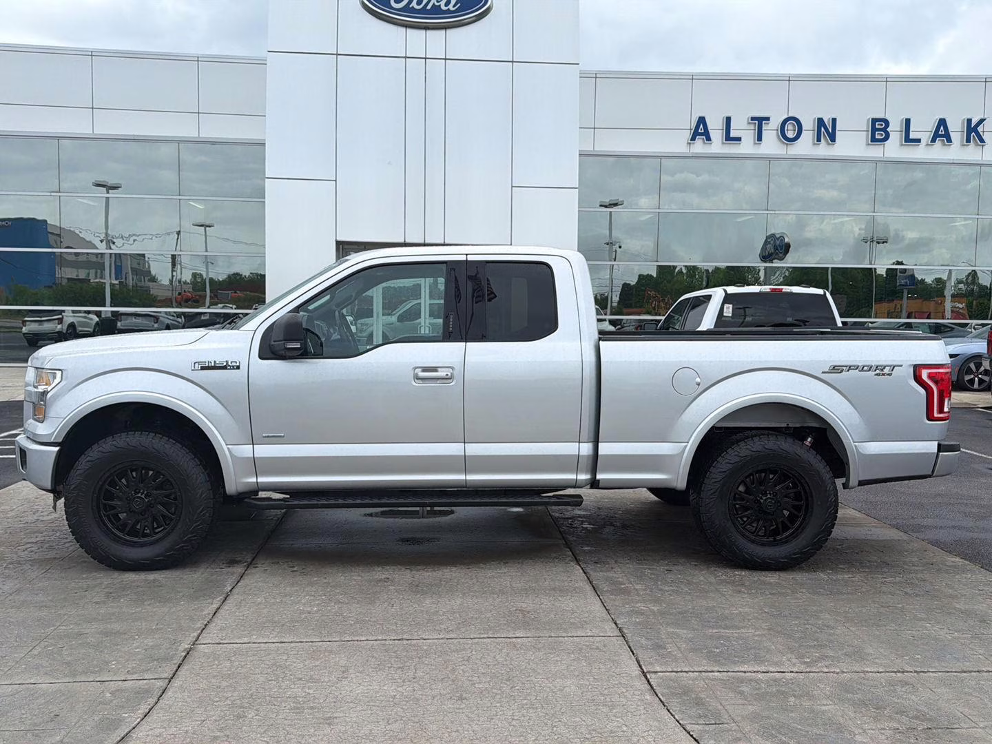 2016 Ingot Silver Metallic Ford F-150 XLT 4X4 Truck