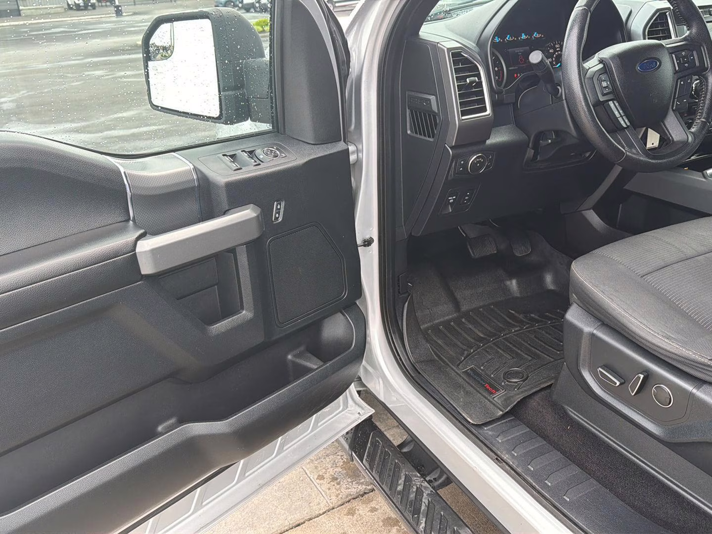 2016 Ingot Silver Metallic Ford F-150 XLT 4X4 Truck
