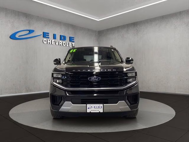 2025 Gray Metallic Ford Expedition Max Platinum 4X4 SUV