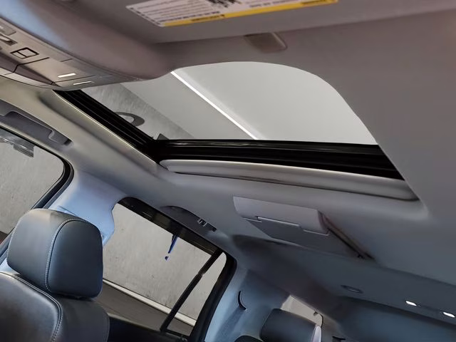 2018 White Frost Tricoat GMC Yukon SLT 4X4 SUV