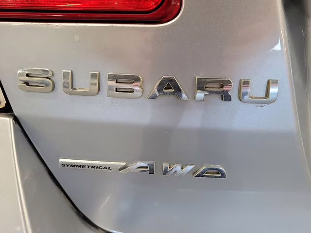 2012 Ice Silver Metallic Subaru Legacy 2.5i AWD Sedan