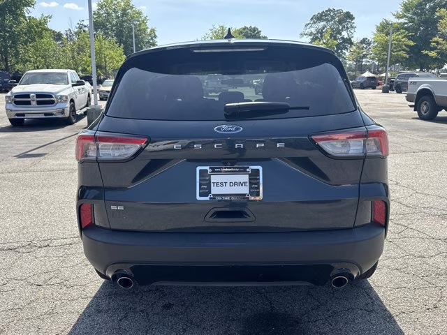 2022 Blue Metallic Ford Escape SE FWD SUV
