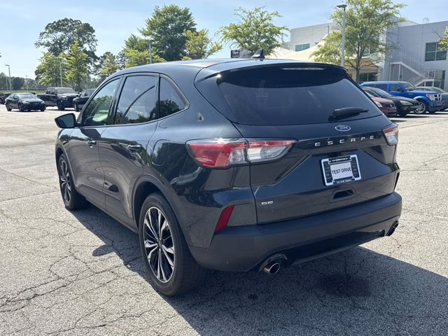 2022 Blue Metallic Ford Escape SE FWD SUV