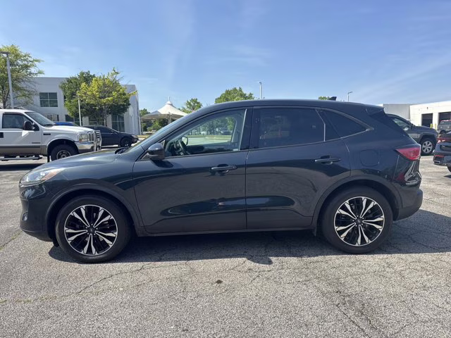 2022 Blue Metallic Ford Escape SE FWD SUV