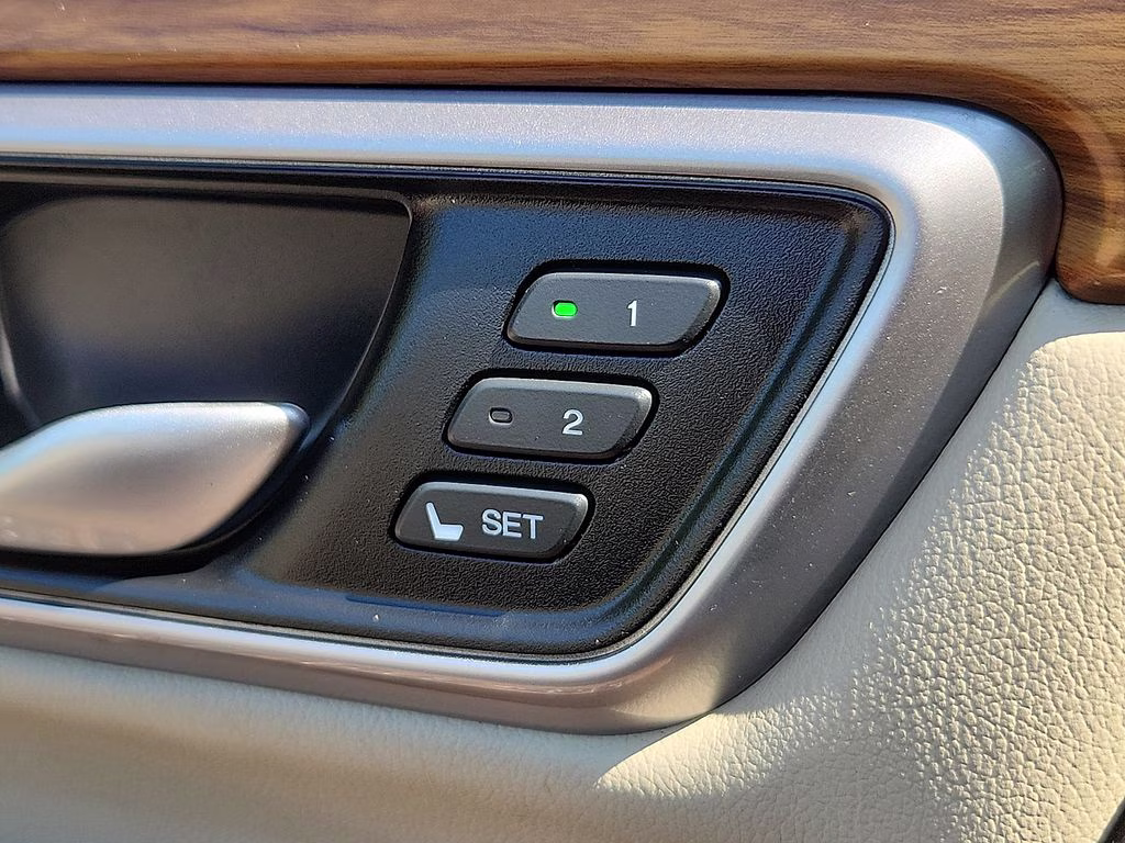 2018 White Diamond Pearl Honda CR-V Touring AWD SUV