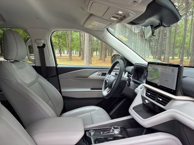 2026 White Metallic Ford Explorer Active RWD SUV