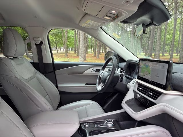 2026 White Metallic Ford Explorer Active RWD SUV