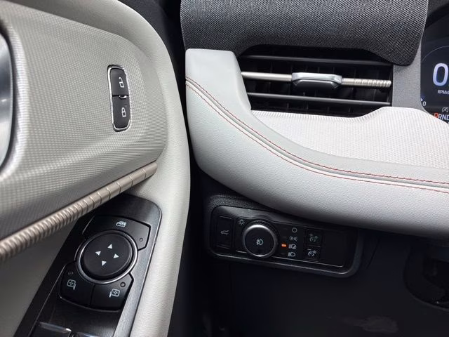 2026 White Metallic Ford Explorer Active RWD SUV