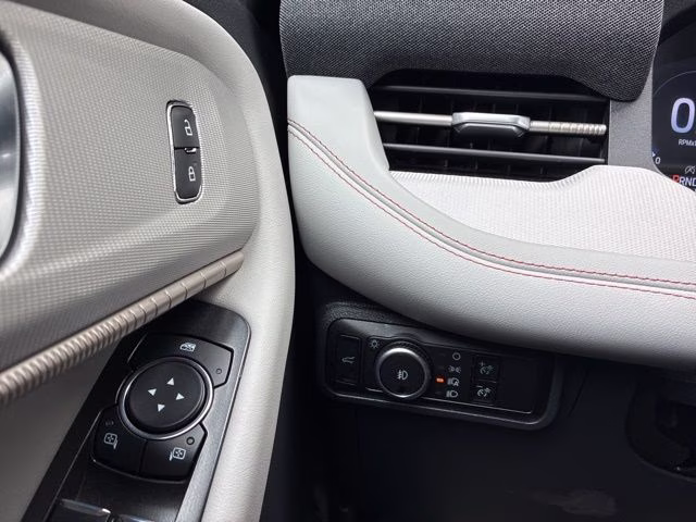 2026 White Metallic Ford Explorer Active RWD SUV