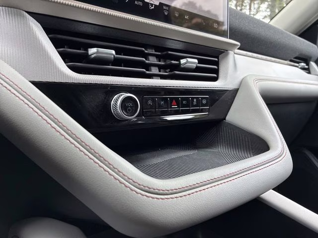 2026 White Metallic Ford Explorer Active RWD SUV