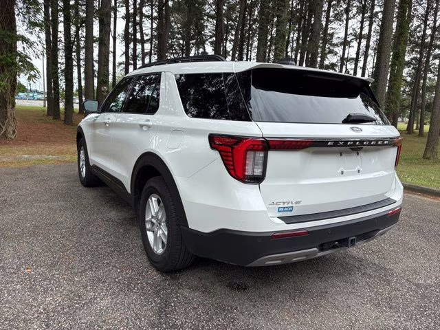 2026 White Metallic Ford Explorer Active RWD SUV