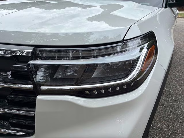 2026 White Metallic Ford Explorer Active RWD SUV