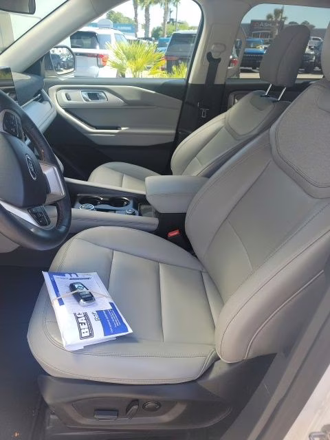 2026 White Metallic Ford Explorer Active RWD SUV