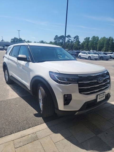 2026 White Metallic Ford Explorer Active RWD SUV