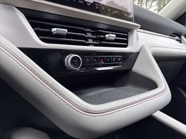 2026 White Metallic Ford Explorer Active RWD SUV