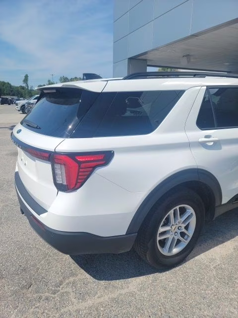 2026 White Metallic Ford Explorer Active RWD SUV