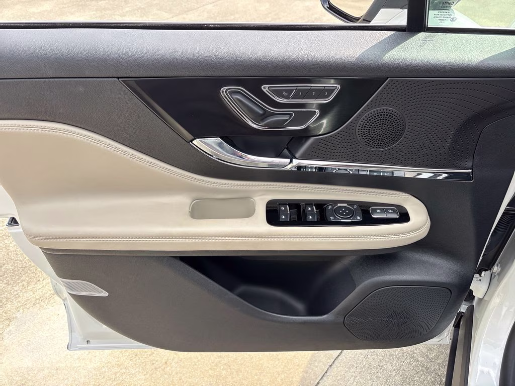 2026 White Metallic Lincoln Corsair Premiere FWD SUV