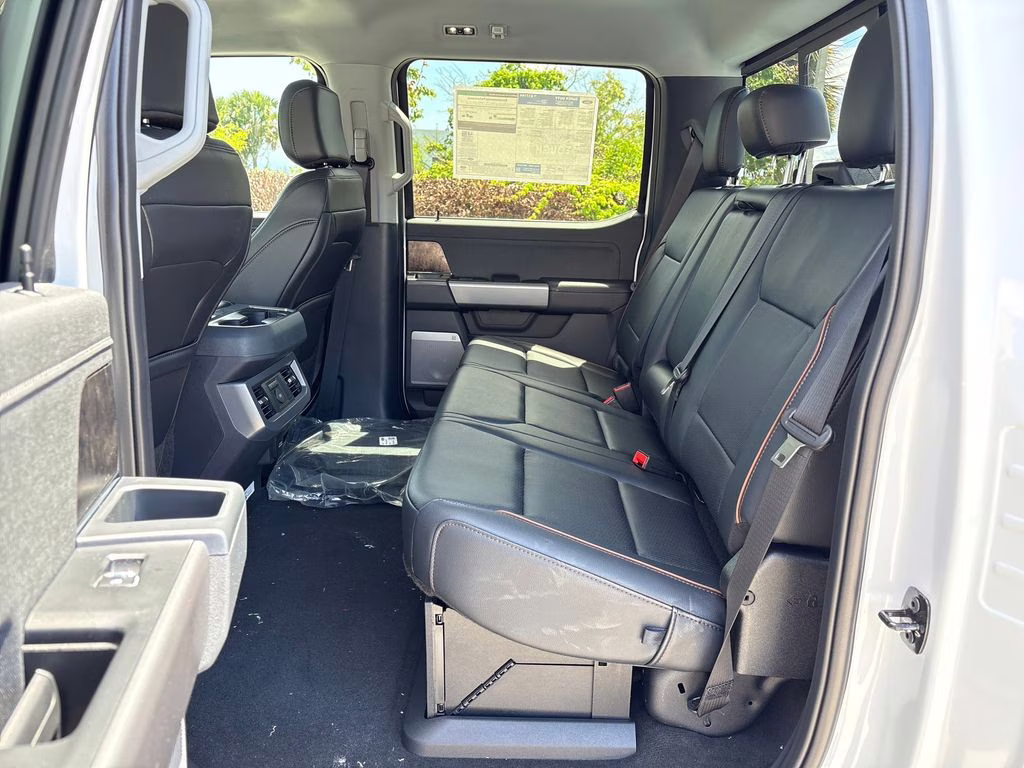 2026 Oxford White Ford Super Duty F-250 SRW Lariat 4X4 Truck