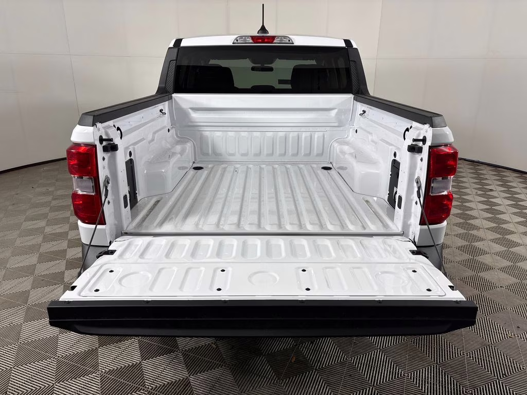 2026 Oxford White Ford Maverick XLT FWD Truck