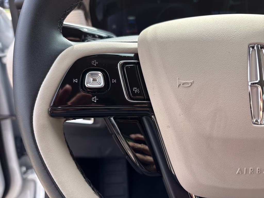 2026 White Metallic Lincoln Corsair Premiere FWD SUV