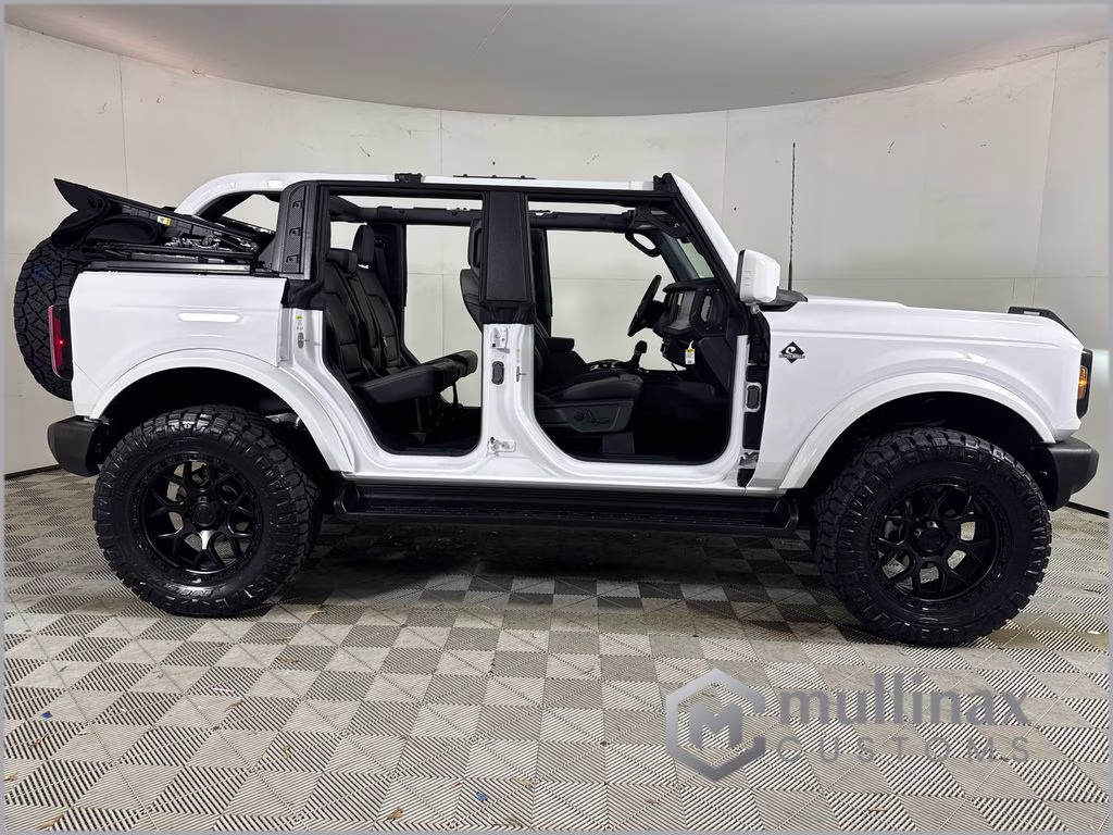 2026 Oxford White Ford Bronco Outer Banks 4X4 SUV