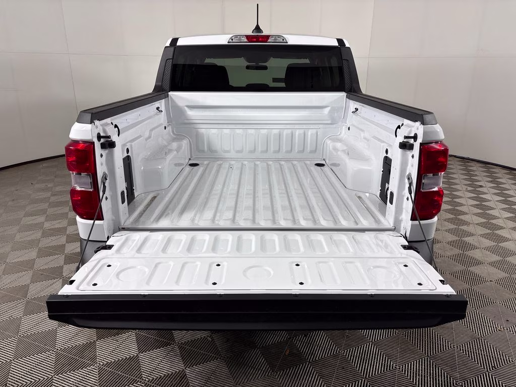 2026 Oxford White Ford Maverick XLT FWD Truck