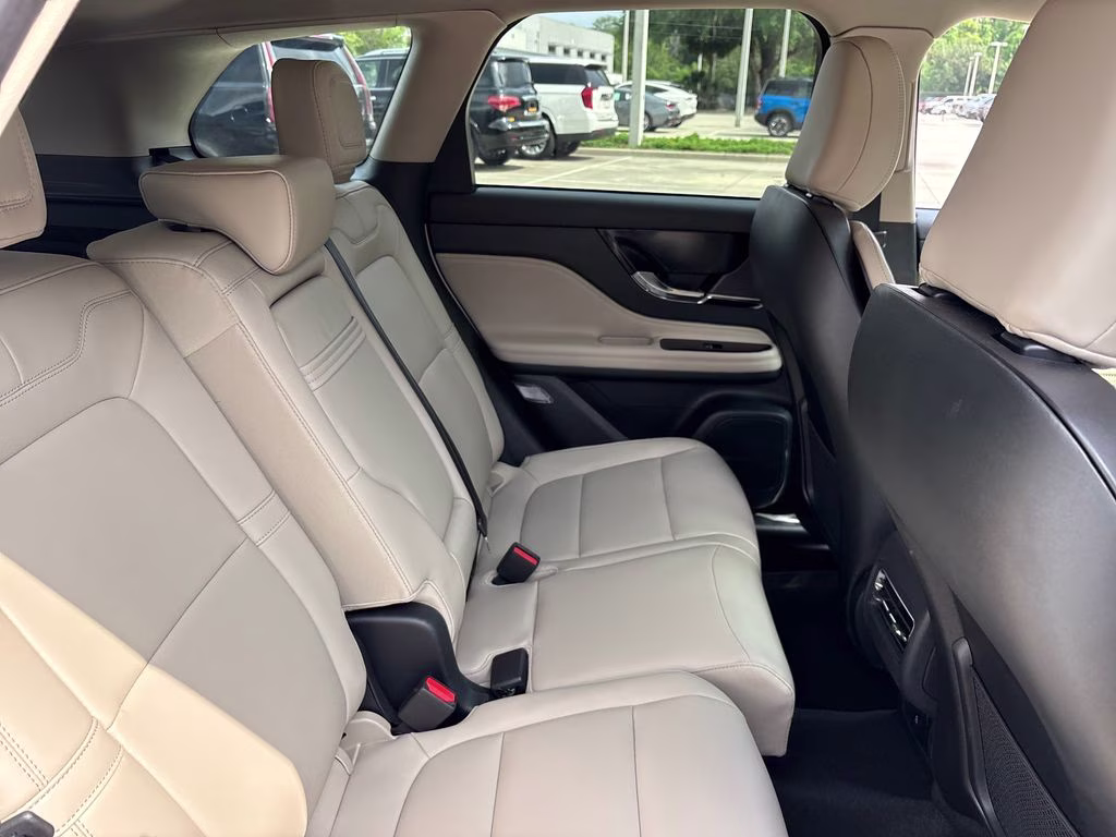 2026 White Metallic Lincoln Corsair Premiere FWD SUV