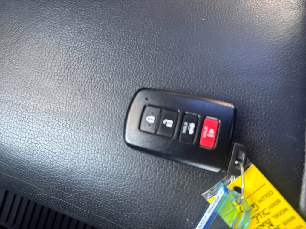 2017 Magnetic Gray Metallic Toyota Avalon XLE Premium FWD Sedan